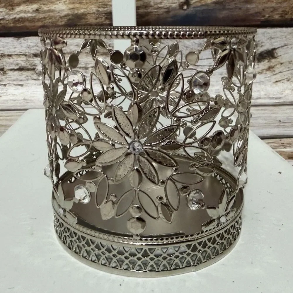 Bath & Body Works SILVER SNOWFLAKES WITH GEMS 3-Wick Candle Holder - NEW - Picture 3 of 7